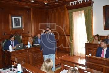 Héctor León toma posesión como concejal en Telde (Foto TA y Daniel Amador)